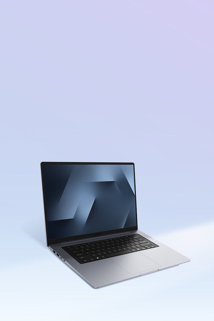 갤럭시 북6 제품입니다. 오른쪽 방향으로 힌지가 열려있고 화면에는 그레이톤의 비정형 스크린이 보여지고있습니다.