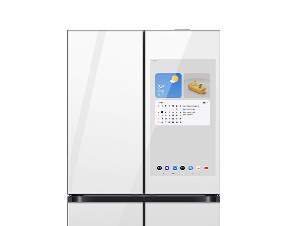 패밀리허브 4도어 제품의 상칸이 확대되어 보여지며, 상칸 우측에는 패밀리허브 앱 화면이 보여집니다.