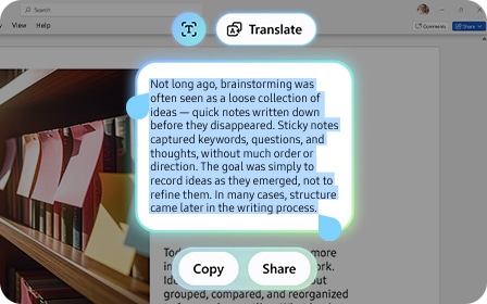 갤럭시 북6 프로의 Galaxy AI 번역 화면이 확대되어 나타납니다. 화면에는 강조된 텍스트가 표시됩니다. 선택한 텍스트 위에 번역 버튼이 표시되고, 복사, 공유 버튼은 그 아래에 표시됩니다.