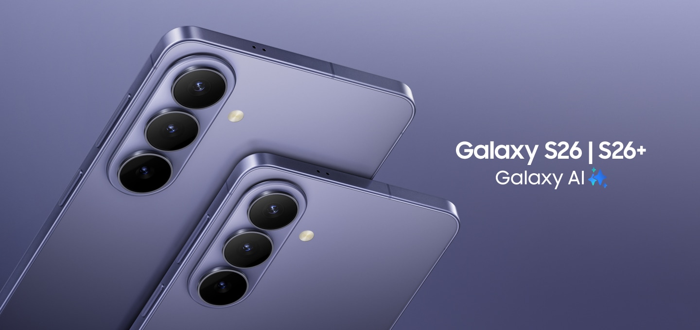 갤럭시 S26과 갤럭시 S26+의 후면을 클로즈업하여 카메라 렌즈를 강조합니다. Galaxy AI가 표시되어 있습니다.