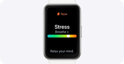 갤럭시 핏3에 스트레스 측정 기능이 실행 중입니다. 현재 스트레스 레벨이 나타납니다. '호흡' 버튼과 함께 '편안한 마음을 가지세요'라는 문구가 적혀있습니다.