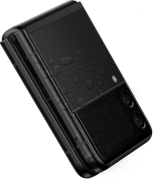 Galaxy Z Flip3 5G plegado y visto desde la parte frontal, rodeado de una salpicadura de agua.