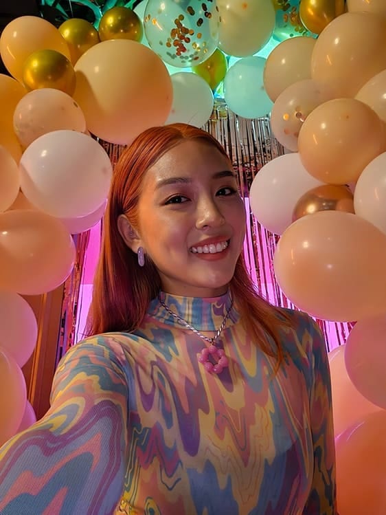 galaxy-s23-highlights-camera-selfie-with-balloon.jpg