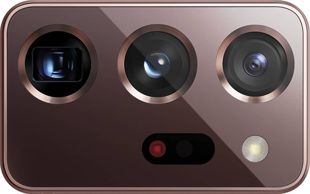 Très gros plan sur le triple appareil photo arrière du Galaxy Note20 Ultra, montré sans le téléphone.