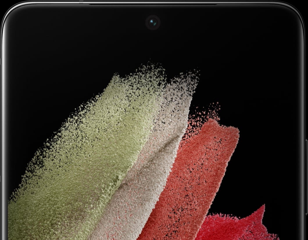 Plan serré sur l'écran du Galaxy S21 Ultra 5G avec un fond graphique et la caméra frontale.