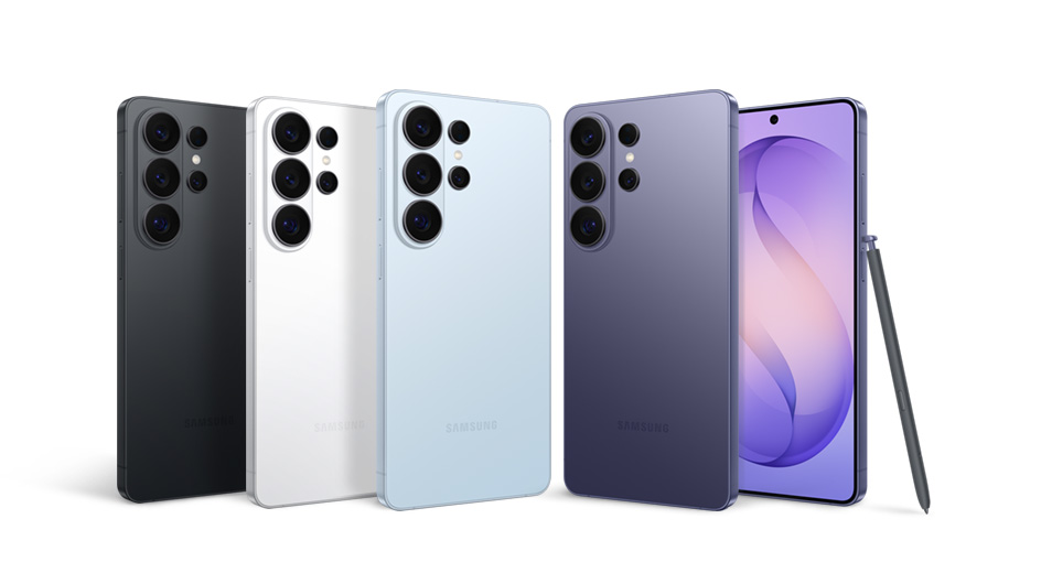 Samsung Galaxy S26 Ultra 256GB - Cobalt Violet 1 Cinq téléphones Galaxy S26 Ultra sont en position verticale. Trois téléphones Galaxy S26 Ultra de couleur noire, blanche et bleu ciel sont regroupés, vus de l’arrière avec les appareils photo arrière. Deux téléphones Galaxy S26 Ultra de couleur violet cobalt sont regroupés, l’un est vu de l’arrière avec les appareils photo arrière, et l’autre est vu de l’avant avec l’écran et un S Pen reposant contre son flanc.