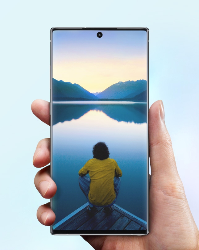 Hand holding Galaxy Note10 plus with the screen on, showing the uninterrupted view of the Infinity-O Display
