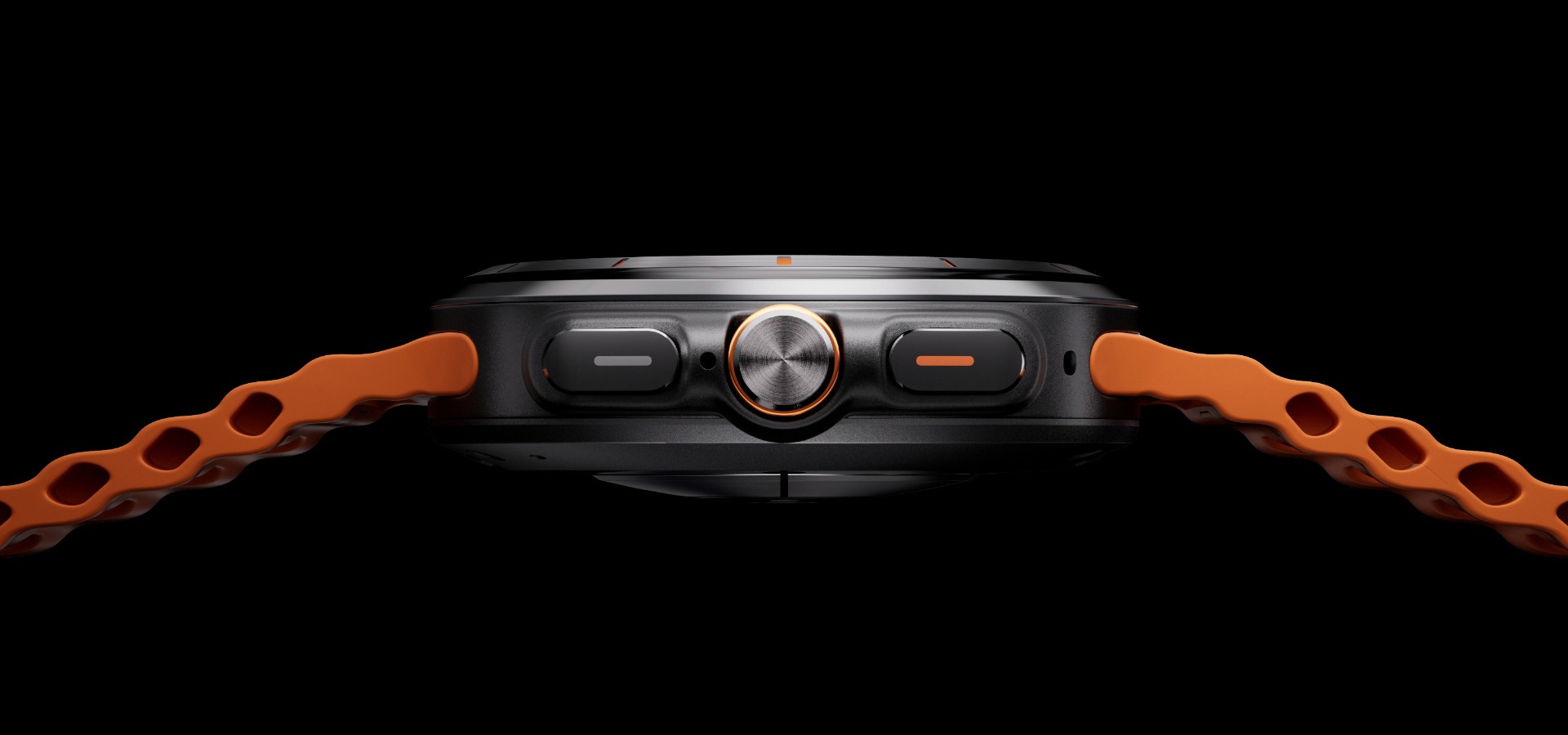 يظهر المنظر الجانبي لساعة Galaxy Watch Ultra مع الزر السريع.