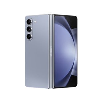 Galaxy Z Fold5 باللون الأزرق الجليدي ، مكشوف جزئيًا ويمكن رؤيته من الخلف.