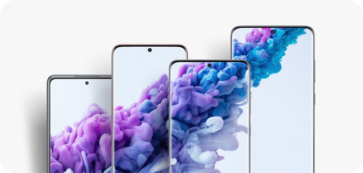 Telefoane Galaxy S20 FE, S20, S20 plus și S20 Ultra, prezentate unul lângă altul, cu o imagine grafică reprezentând un tablou în apă de-a lungul celor patru ecrane