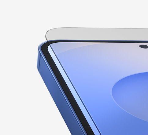 Imagine din apropiere al coltului Galaxy S25 plus. O folie de sticla pluteste deasupra ecranului princhpal.