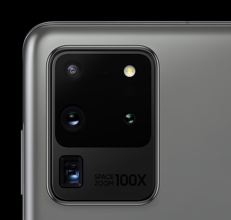 Крупный план задней камеры телефона Galaxy S20 Ultra 5G цвета Cosmic Gray