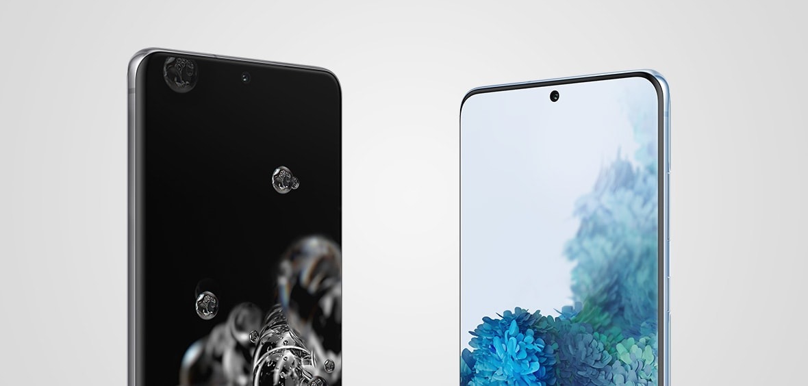 The upper halves of Galaxy S20 Ultra and Galaxy S20 plus, both seen from the front slightly angled towards each other. Galaxy S20 Ultra has a bubble wallpaper onscreen, and Galaxy S20 plus has a graphic flower wallpaper onscreen