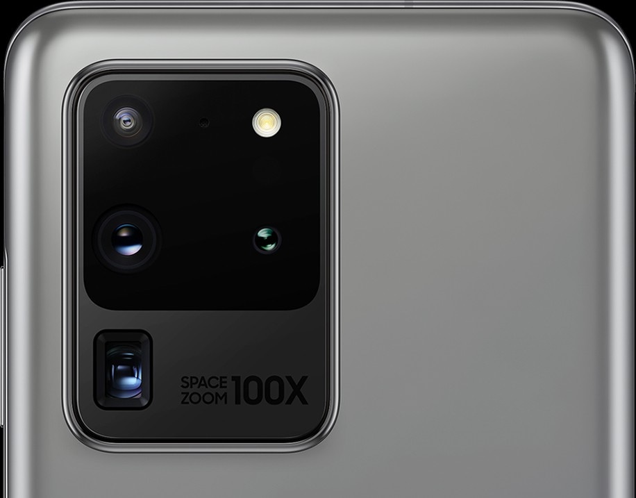 لقطة مقربة للكاميرا الخلفية المتعلقة بهاتف Galaxy S20 Ultra بلون رمادي كوزميك