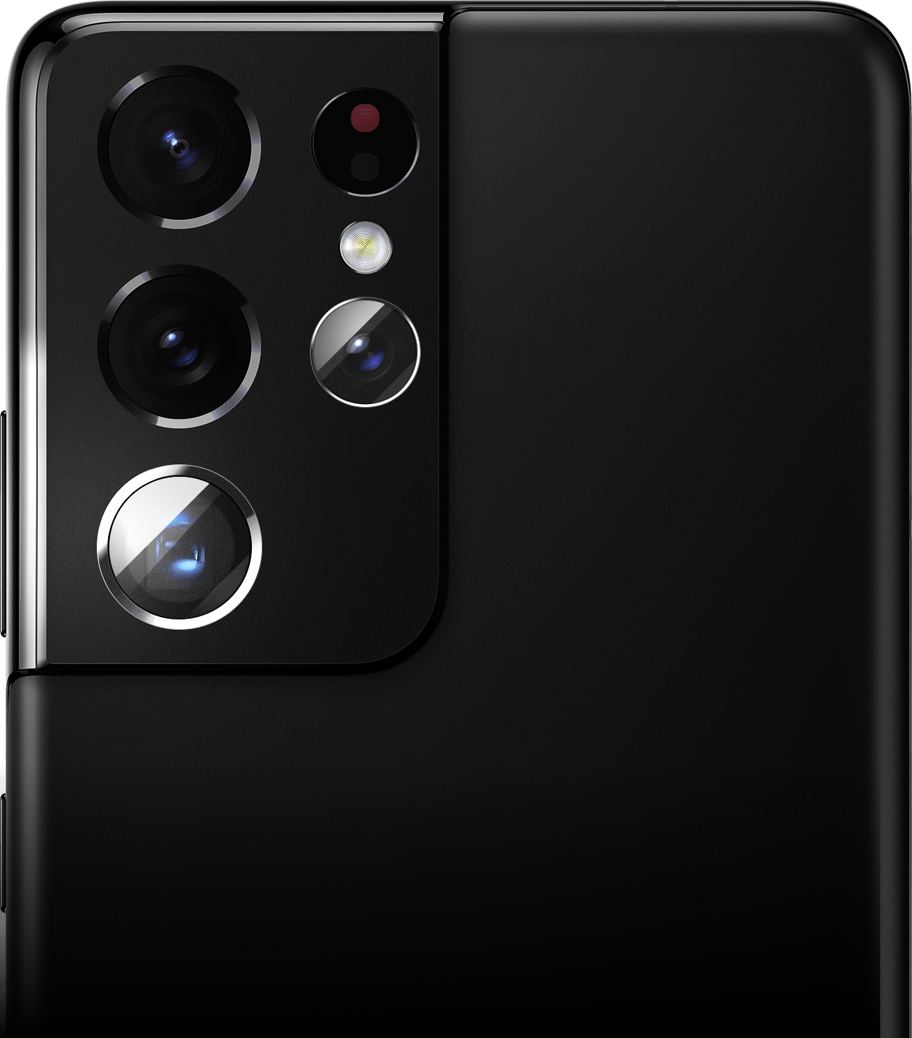 لقطة مقرّبة للكاميرا الخلفية الخاصة بهاتف Galaxy S21 Ultra 5G بلون أسود فانتوم مع التركيز على كاميرا اللقطات البعيدة.