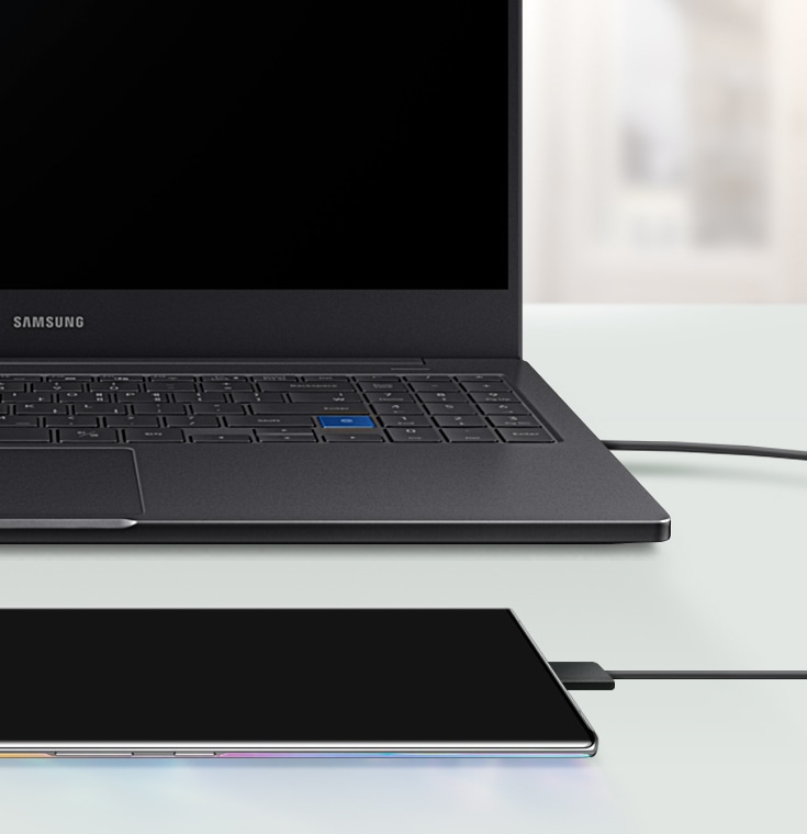 Close up on the Samsung DeX cable plugged into Galaxy Note10 plus with a sketch onscreen. Another image shows a Samsung laptop with the same sketch onscreen and Galaxy Note10+ connected via USB cable with Screen off memo onscreen