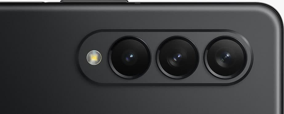 Galaxy Z Fold3 5G’deki arka kamera.