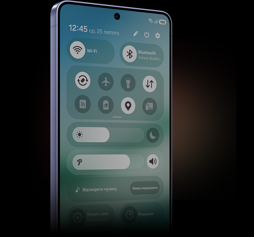 Смартфон Galaxy з відкритою панеллю швидких налаштувань на екрані, що демонструє, наскільки просто керувати Galaxy Buds4 Pro.