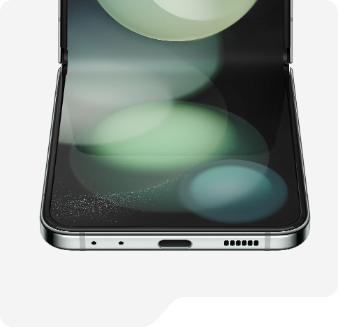 A close up of a corner of Galaxy Z Flip5 with water droplets on the outside.