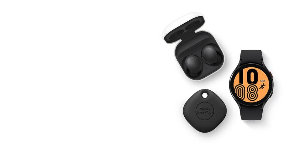 Galaxy Buds2 in Graphite. The cradle is open and the earbuds are inside. 40mm Galaxy Watch4 in Black. Galaxy SmartTag Plus in Black.