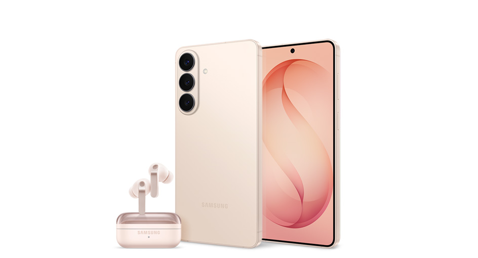 Bộ đôi Galaxy S26+ màu Vàng Hồng (Pink Gold): một chiếc hiển thị mặt sau với cụm camera và chiếc còn lại hiển thị mặt trước với màn hình.