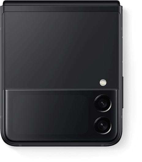 Điện thoại Galaxy Z Flip3 5G màu đen nguyên bản ở trạng thái gập và nhìn từ vỏ trước.