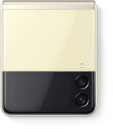 Điện thoại Galaxy Z Flip3 5G màu kem ở trạng thái gập và nhìn từ vỏ trước.