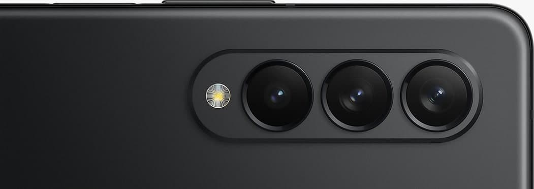Camera sau trên điện thoại Galaxy Z Fold3 5G.