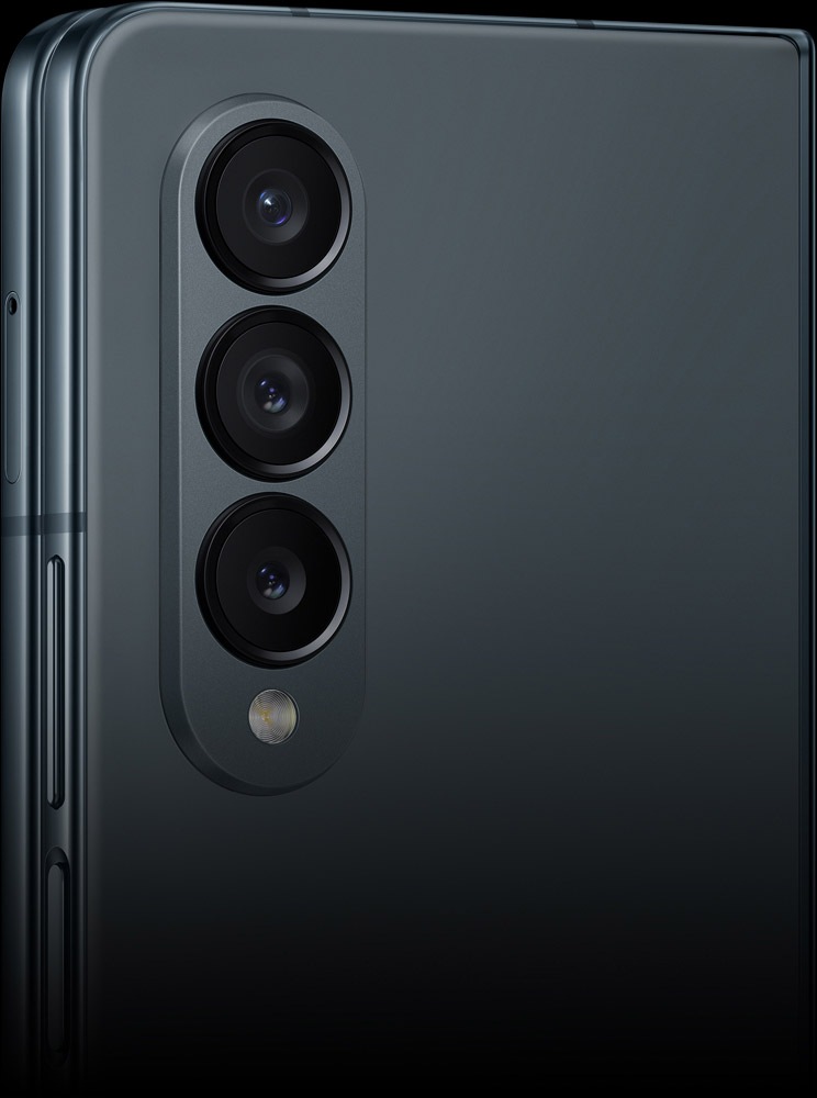 Camera sau trên điện thoại Galaxy Z Fold4.