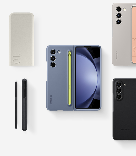 Các phụ kiện cho Galaxy Z Fold5 được đặt phẳng: Pin sạc dự phòng, S Pen Fold Edition cho Galaxy Z Fold5 và ba thiết bị có lắp ốp, bao gồm Slim S Pen Case, Ốp lưng dạng Đứng kèm Dây màu Vàng cát và Ốp lưng Da Sinh thái màu Đen.